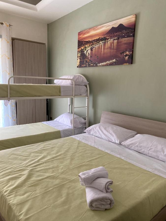 Falu Napoli Centro Camera Con Cucina E Bagno Privato Otel Dış mekan fotoğraf