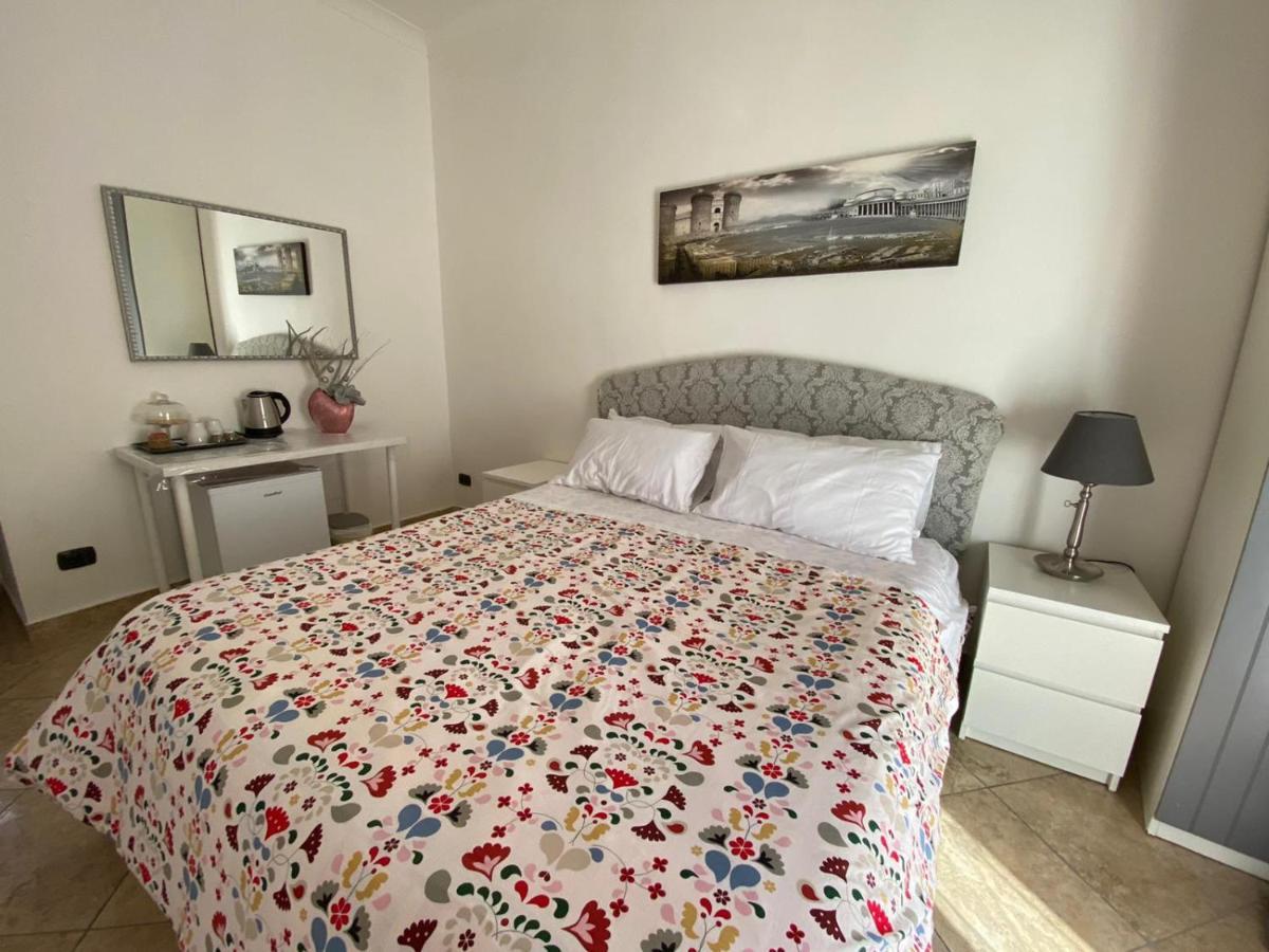 Falu Napoli Centro Camera Con Cucina E Bagno Privato Otel Dış mekan fotoğraf