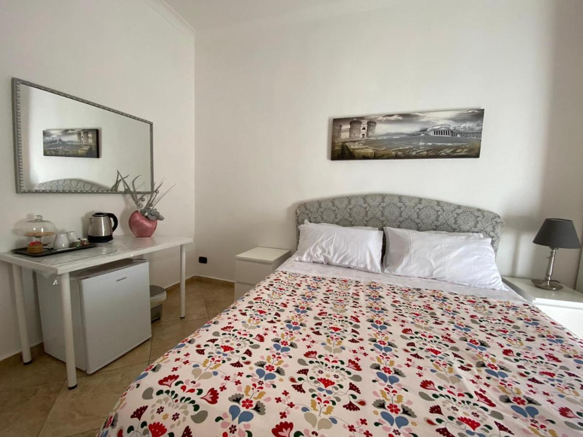 Falu Napoli Centro Camera Con Cucina E Bagno Privato Otel Dış mekan fotoğraf
