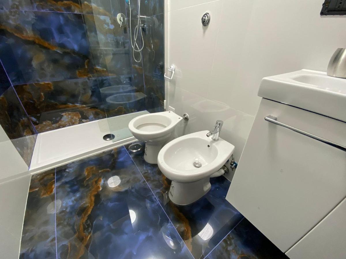 Falu Napoli Centro Camera Con Cucina E Bagno Privato Otel Dış mekan fotoğraf